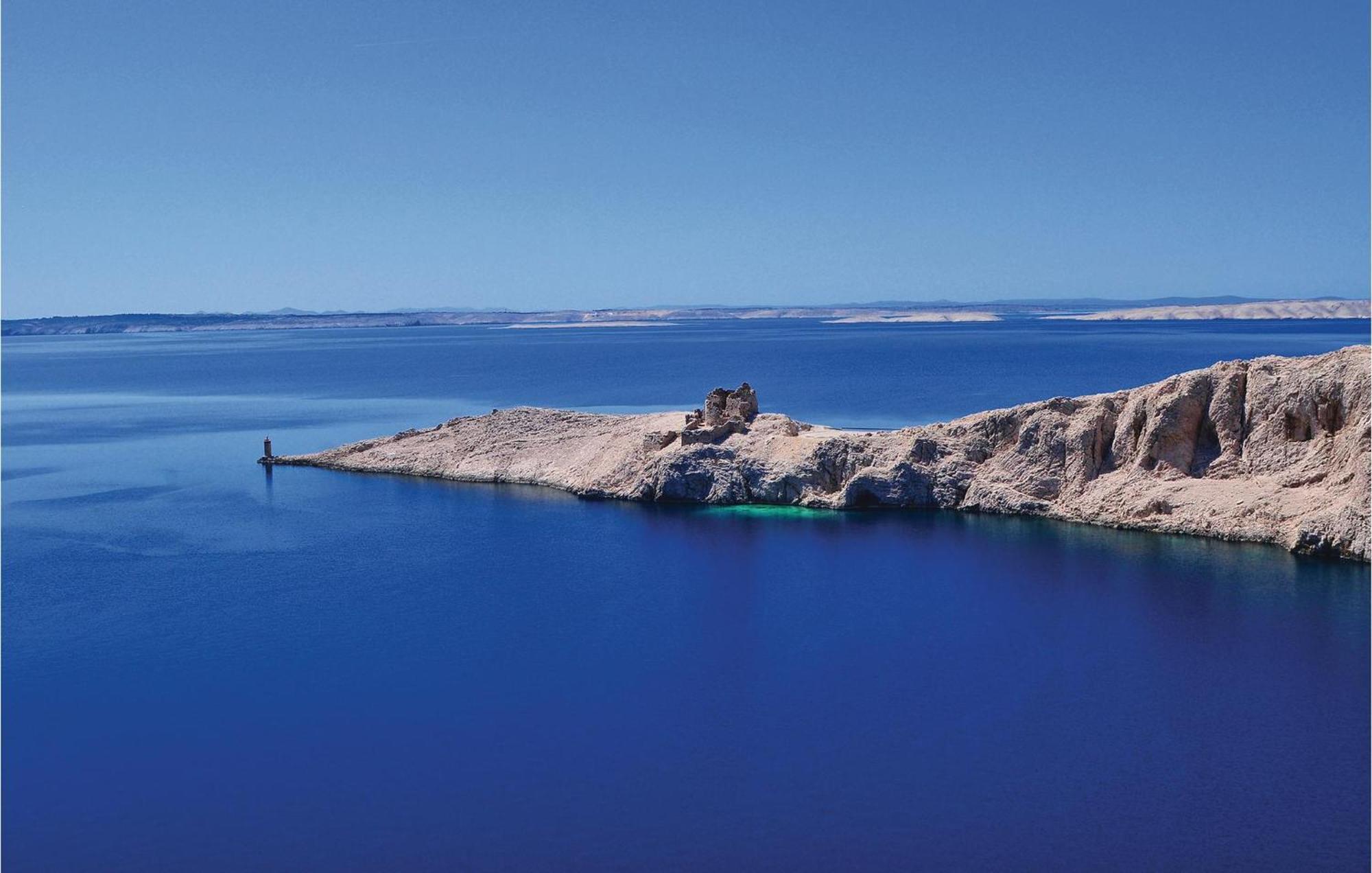 2 Bedroom Awesome Apartment In Pag Pag Town Exterior foto