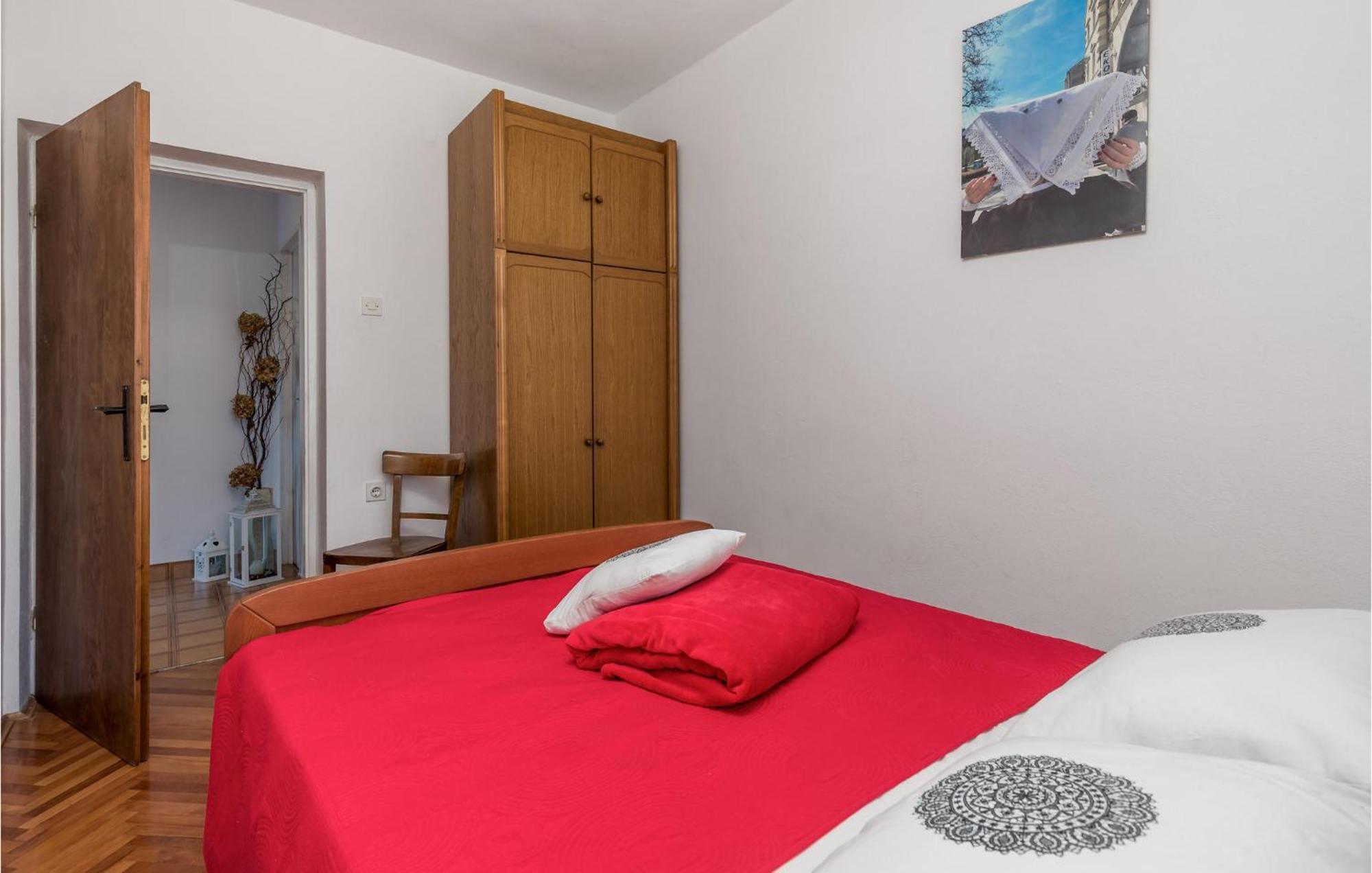 2 Bedroom Awesome Apartment In Pag Pag Town Exterior foto