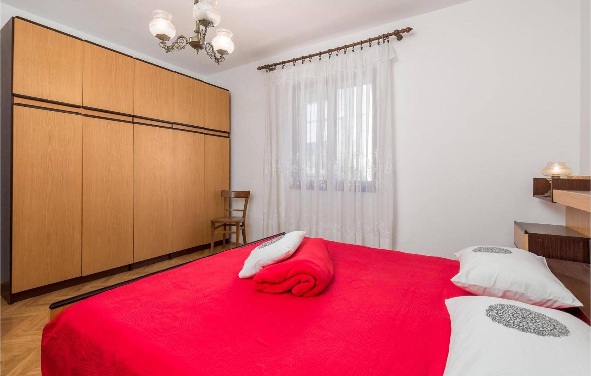 2 Bedroom Awesome Apartment In Pag Pag Town Exterior foto