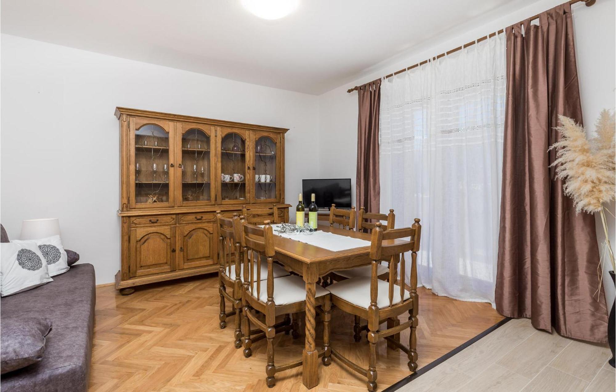 2 Bedroom Awesome Apartment In Pag Pag Town Exterior foto