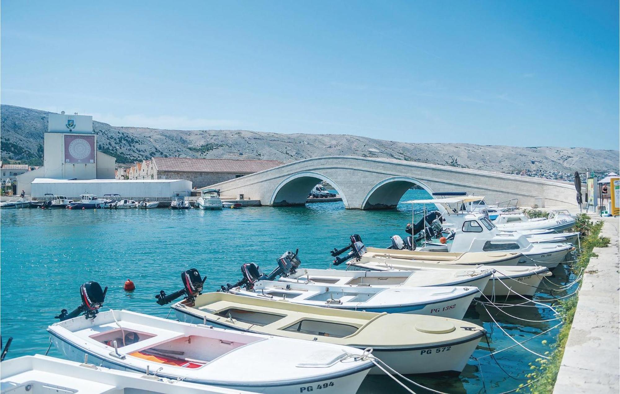 2 Bedroom Awesome Apartment In Pag Pag Town Exterior foto